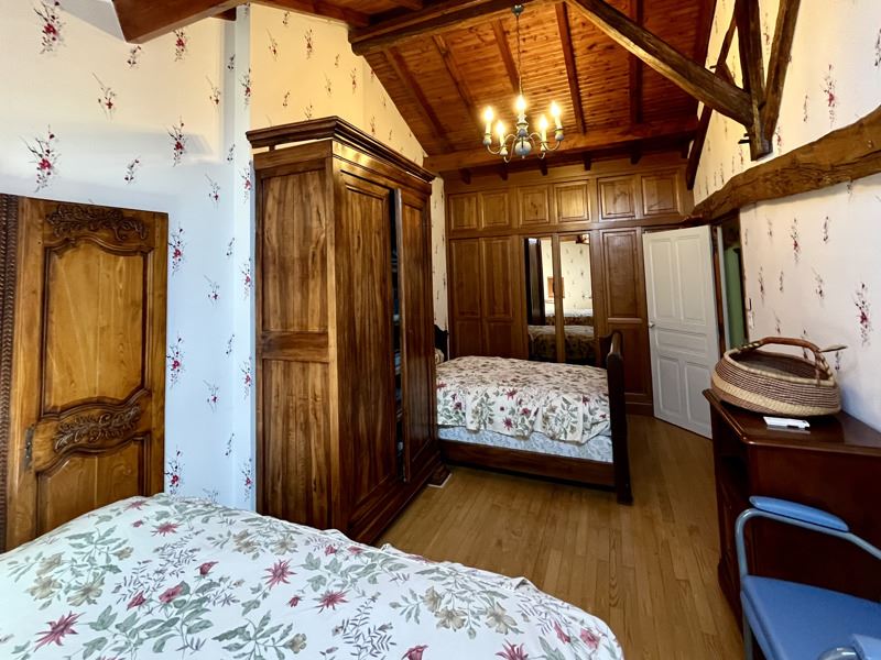 Vente Maison CELLEFROUIN - 5 pièces -185 m² - (16260)
