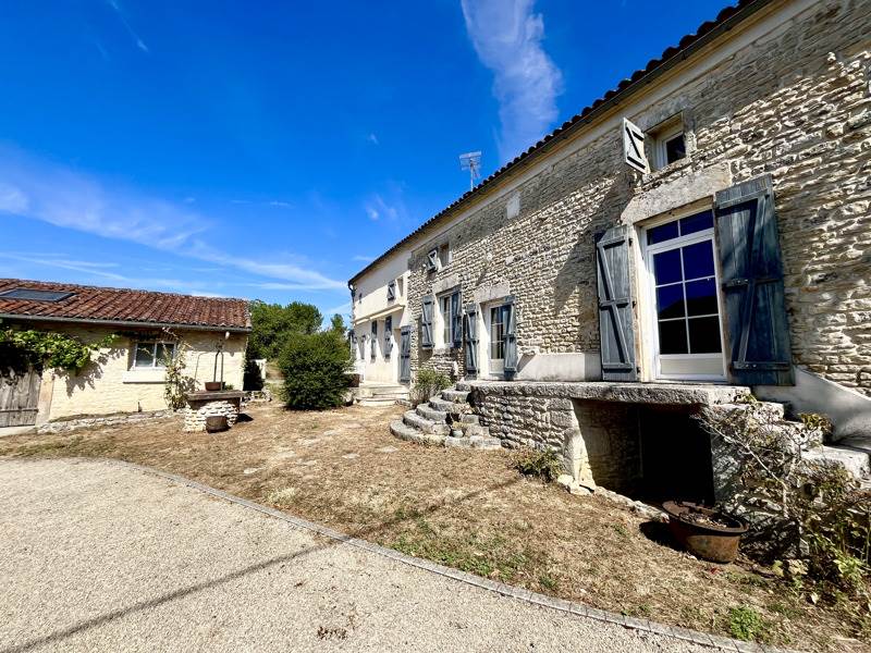 Vente Maison CELLEFROUIN - 5 pièces -185 m² - (16260)