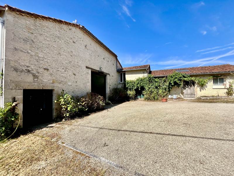 Vente Maison CELLEFROUIN - 5 pièces -185 m² - (16260)