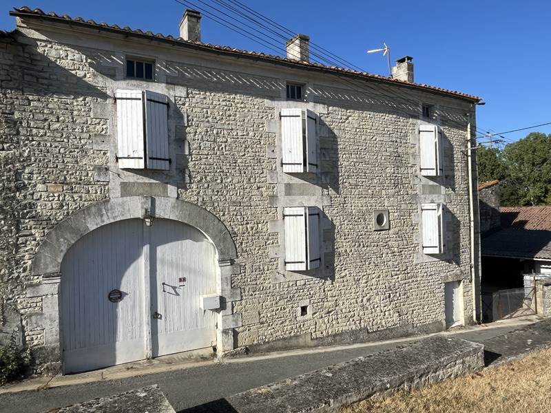 Vente Maison COULONGES - 4 pièces -122 m² - (16330)