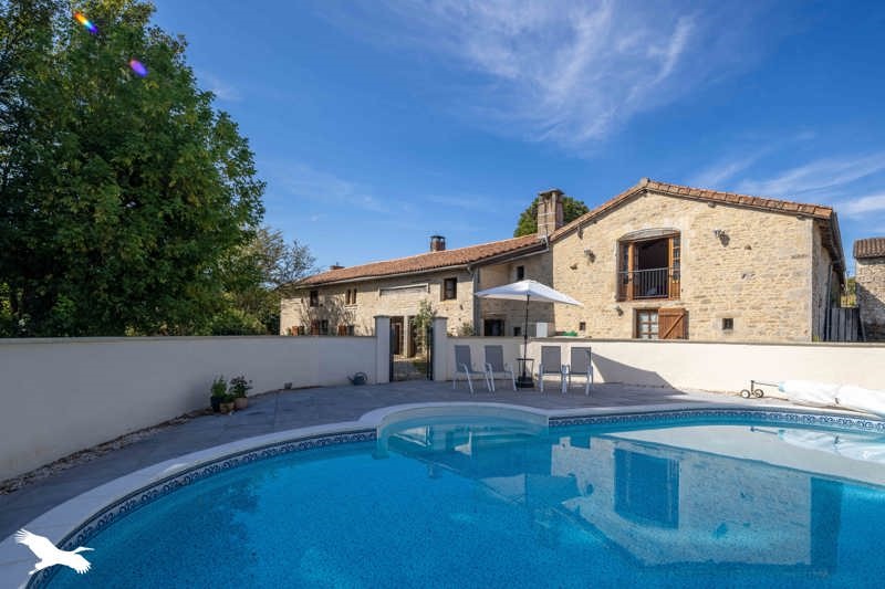 Vente Maison NANTEUIL EN VALLEE - 7 pièces -265 m² - (16700)