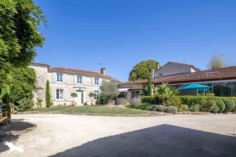 Vente Maison MANSLE LES FONTAINES - 9 pièces -205 m² - (16230)