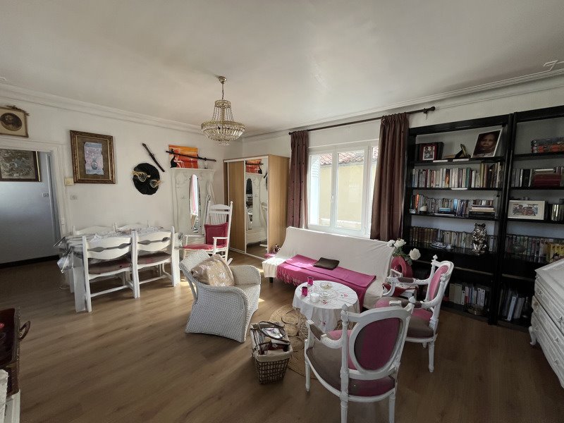 Vente Maison Ruffec - 5 pièces -106 m² - (16700)