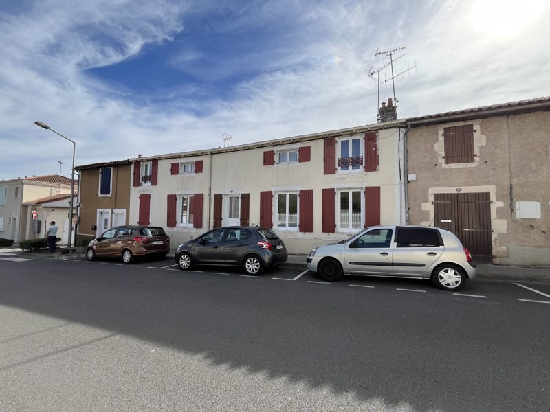 Vente Maison Ruffec - 5 pièces -106 m² - (16700)