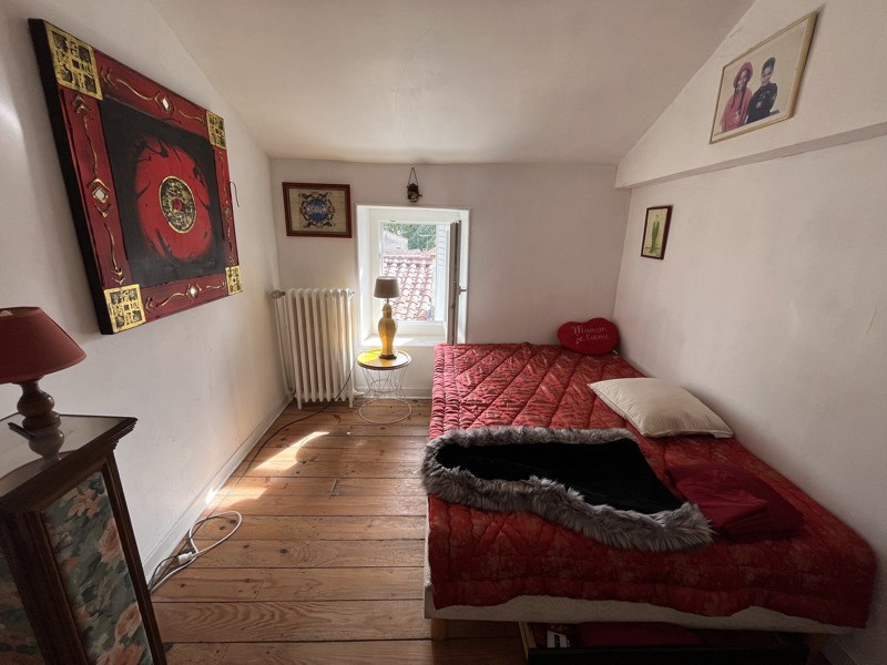 Vente Maison Ruffec - 5 pièces -106 m² - (16700)