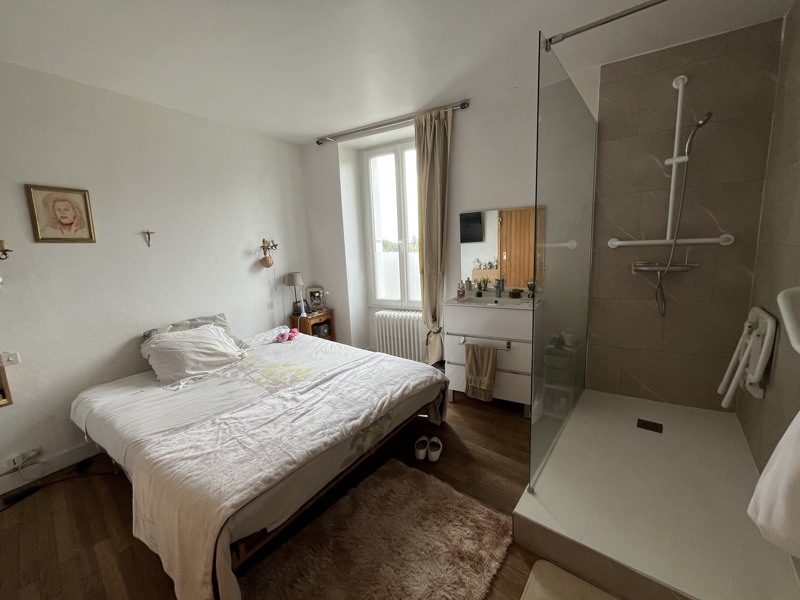 Vente Maison Ruffec - 5 pièces -106 m² - (16700)