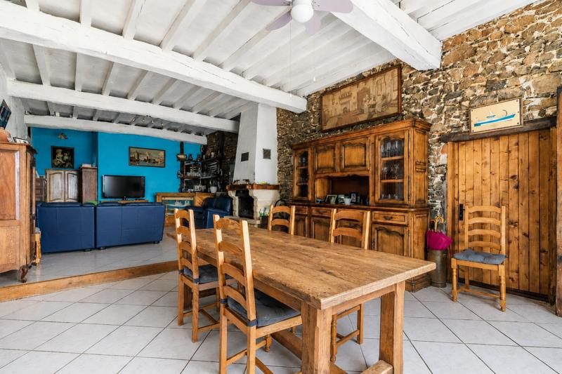 Vente Maison ST PANDELON - 8 pièces -247 m² - (40180)