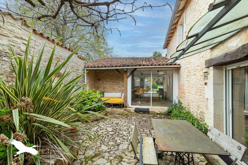 Vente Maison RIVIERES - 6 pièces -260 m² - (16110)