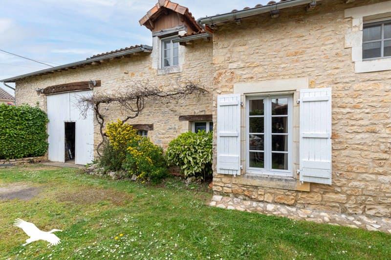 Vente Maison RIVIERES - 6 pièces -260 m² - (16110)