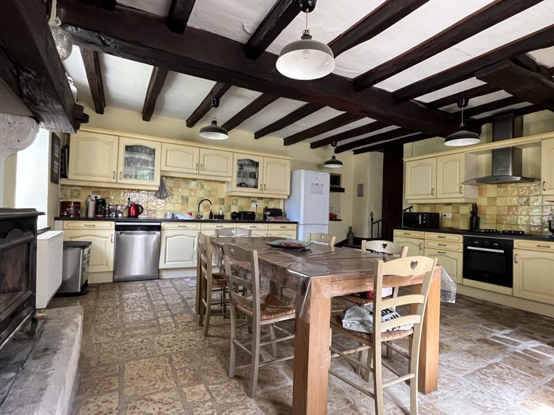 Vente Maison VAL DE BONNIEURE - 7 pièces -198 m² - (16230)
