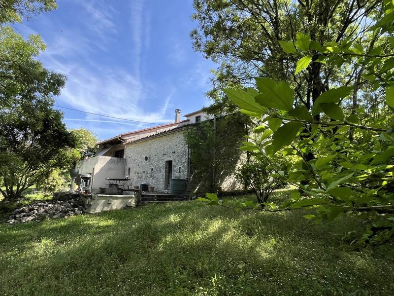 Vente Maison VAL DE BONNIEURE - 7 pièces -198 m² - (16230)