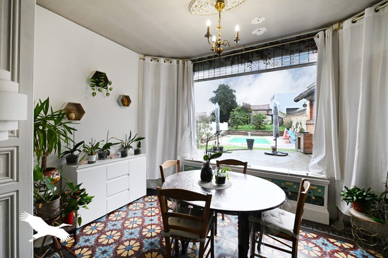 Vente Maison CHASSENEUIL SUR BONNIEURE - 10 pièces -308 m² - (16260)