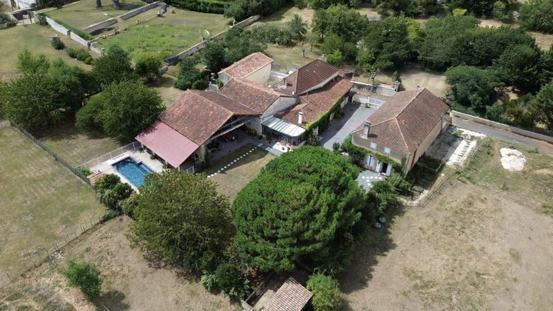 Vente Maison LA ROCHETTE - 11 pièces -286 m² - (16110)