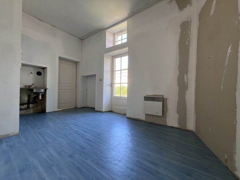Vente Local commercial LA ROCHEFOUCAULD EN ANGOUMOIS - -  68 m² - (16110)