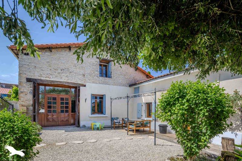 Vente Maison VAL DE BONNIEURE - 7 pièces -197 m² - (16230)