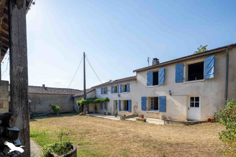 Vente Maison RIVIERES - 8 pièces -160 m² - (16110)