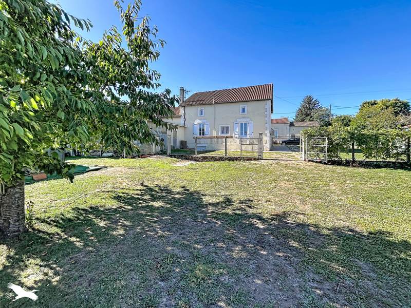 Vente Maison La Rochette - 5 pièces -235 m² - (16110)