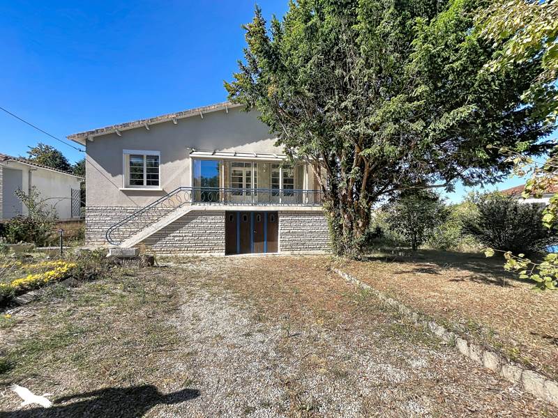 Maison 5 pièces 128 m² · à La Rochefoucauld-en-Angoumois · 128 m² · 148 400 €