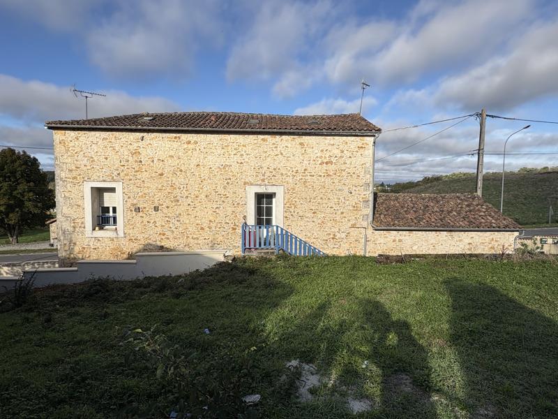 Vente Immeuble La Rochefoucauld-en-Angoumois - -  204 m² - (16110)