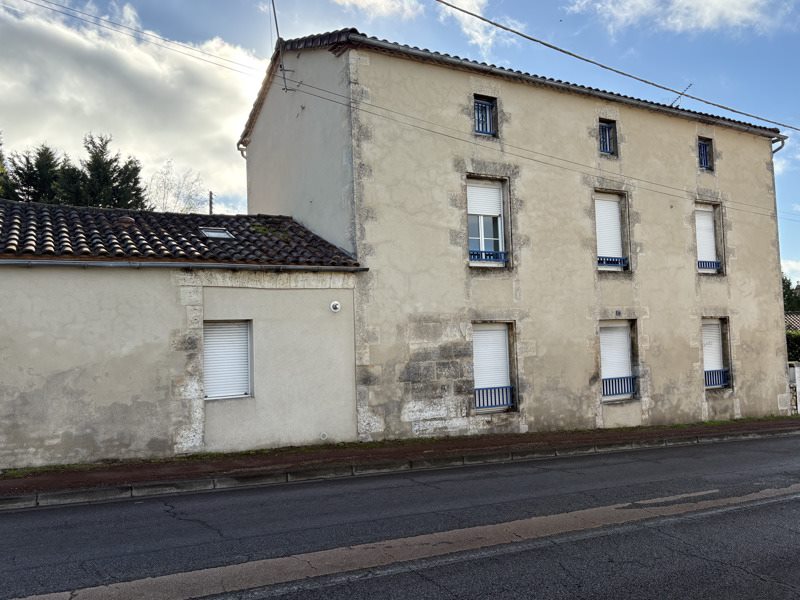 Vente Immeuble La Rochefoucauld-en-Angoumois - -  204 m² - (16110)