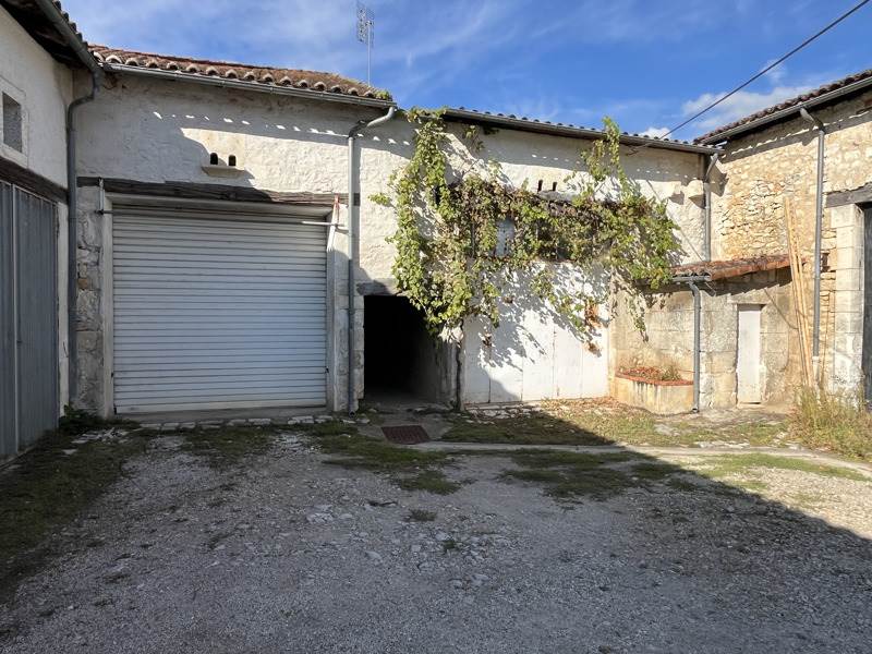 Vente Maison La Rochefoucauld-en-Angoumois - 5 pièces -119 m² - (16110)