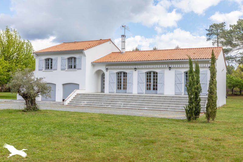 Vente Maison HOURTIN - 6 pièces -192 m² - (33990)