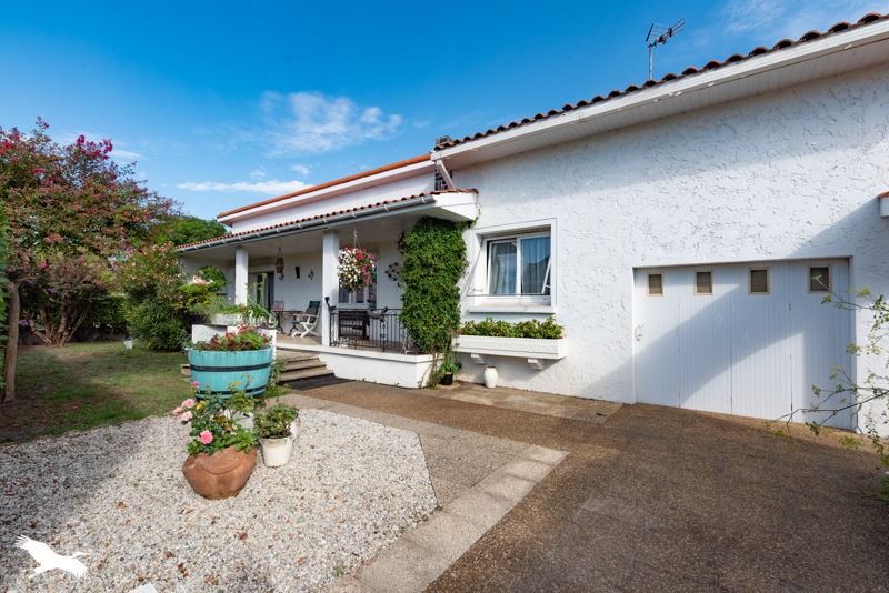 Vente Maison HOURTIN - 5 pièces -107 m² - (33990)