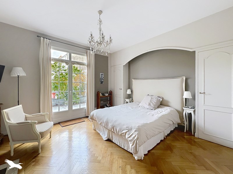Vente Maison Bordeaux - 7 pièces -256 m² - (33800)