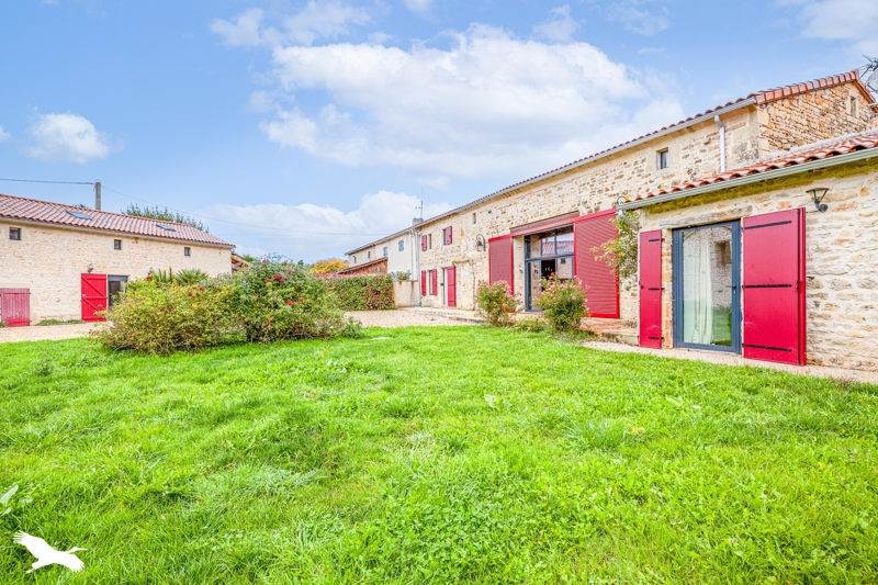 Vente Maison CLUSSAIS LA POMMERAIE - 22 pièces -418 m² - (79190)