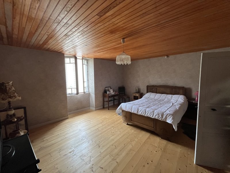 Vente Maison EXOUDUN - 5 pièces -158 m² - (79800)