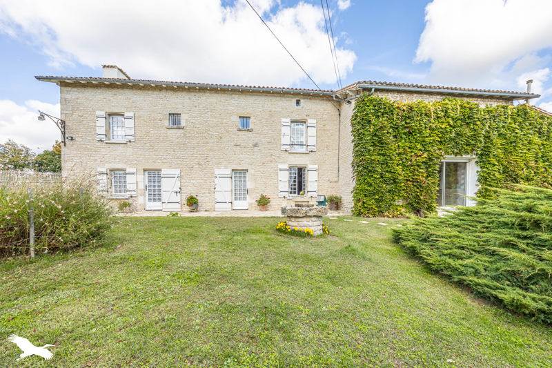 Vente Maison MELLE - 6 pièces -254 m² - (79500)