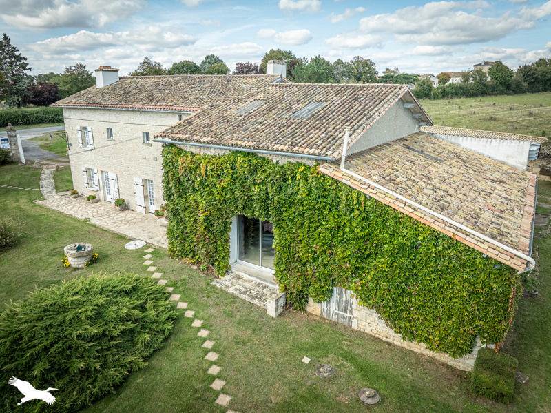 Vente Maison MELLE - 6 pièces -254 m² - (79500)