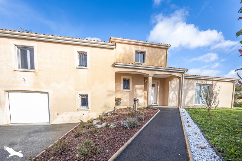 Maison 6 pièces 155 m² · à Sauzé-Vaussais · 155 m² · 254 880 €