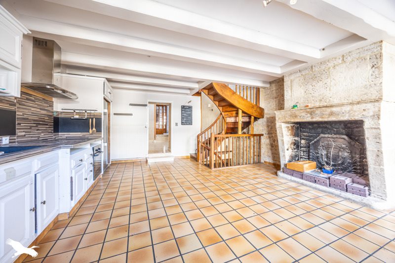 Immeuble 831 m² · à Celles-sur-Belle · 831 m² · 216 000 €