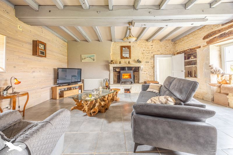 Vente Maison LUCHE SUR BRIOUX - 7 pièces -241 m² - (79170)