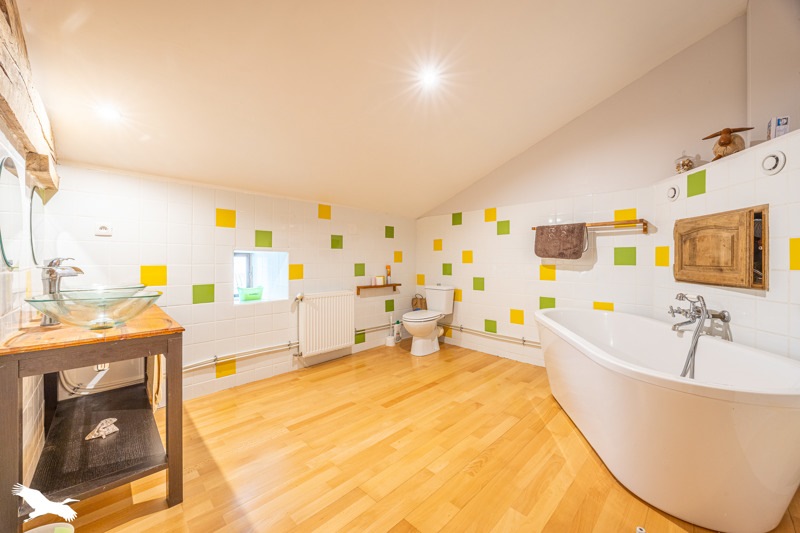 Vente Maison LUCHE SUR BRIOUX - 7 pièces -241 m² - (79170)