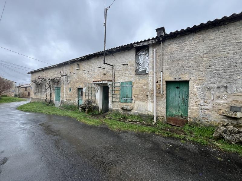 Maison 1 pièce 123 m² · à Gournay-Loizé · 123 m² · 35 000 €