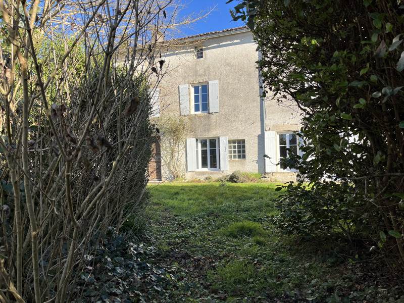 Vente Maison MELLE - 9 pièces -333 m² - (79500)