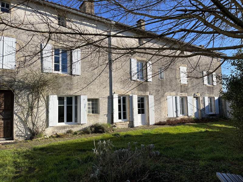 Vente Maison MELLE - 9 pièces -333 m² - (79500)