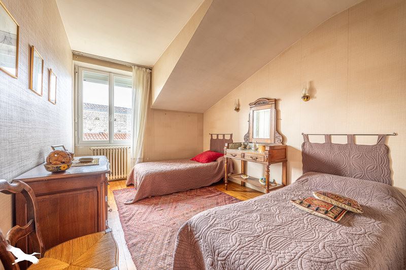 Vente Maison PERIGNE - 15 pièces -366 m² - (79170)