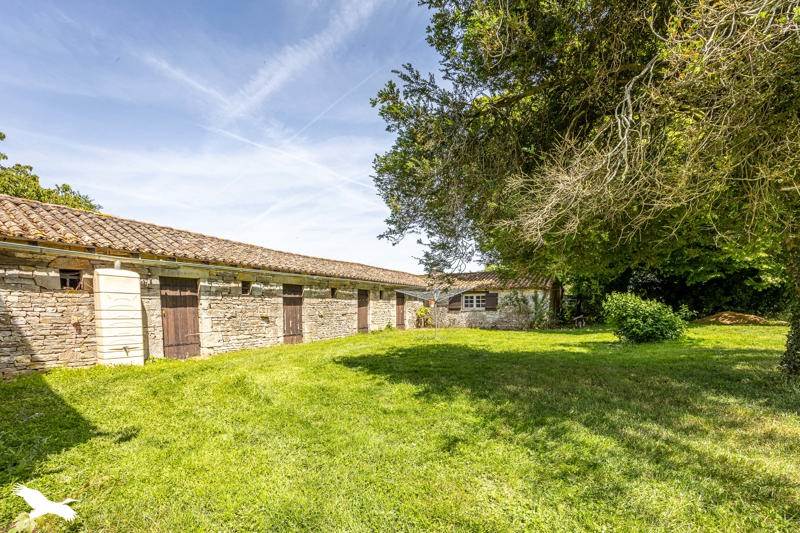 Vente Maison STE SOLINE - 4 pièces -180 m² - (79120)
