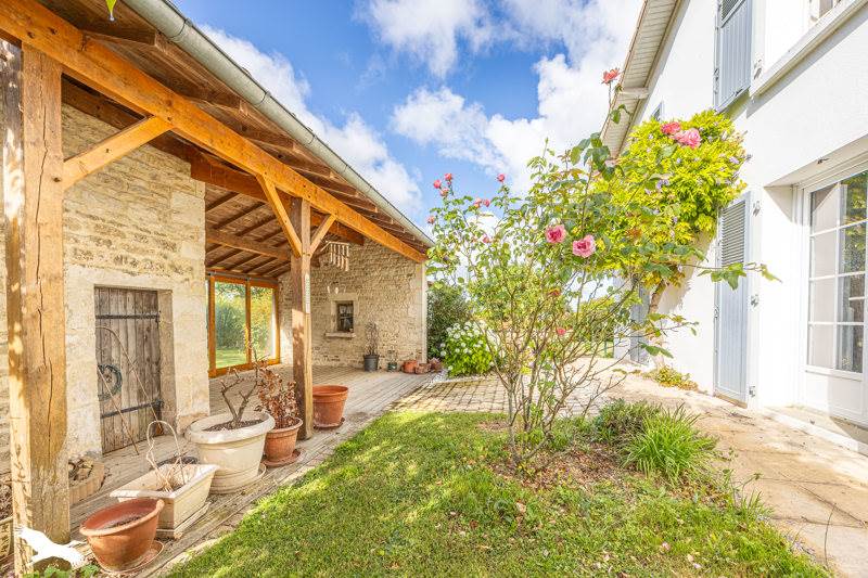 Vente Maison PERIGNE - 10 pièces -284 m² - (79170)