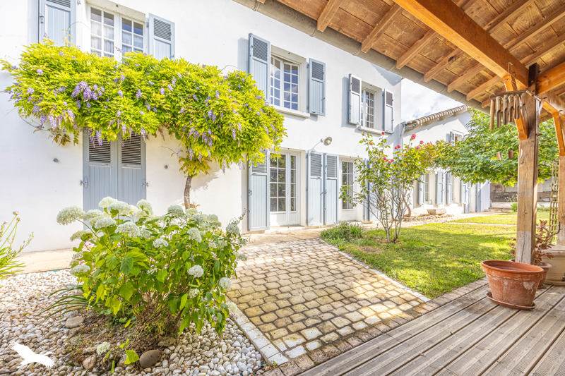 Vente Maison PERIGNE - 10 pièces -284 m² - (79170)