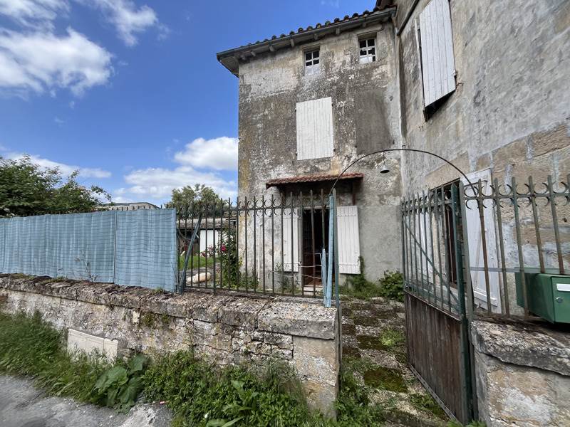 Vente Maison BRIOUX SUR BOUTONNE - 7 pièces -146 m² - (79170)