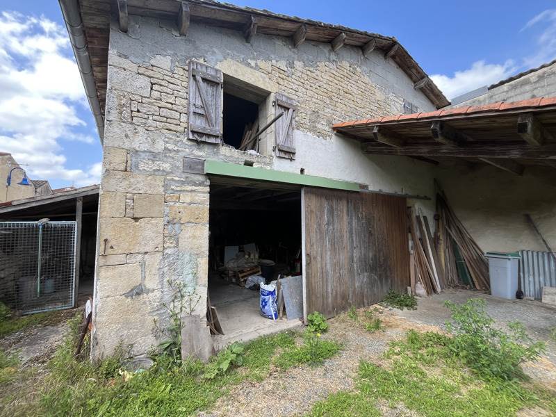 Vente Maison BRIOUX SUR BOUTONNE - 7 pièces -146 m² - (79170)