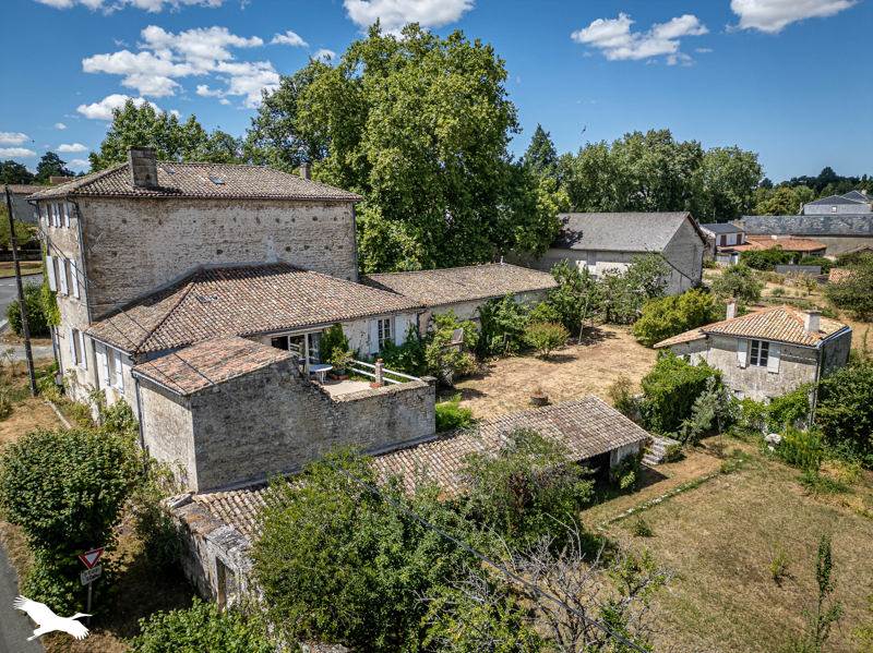 Vente Maison MELLE - 10 pièces -258 m² - (79500)
