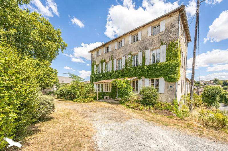 Vente Maison Melle - 10 pièces -258 m² - (79500)