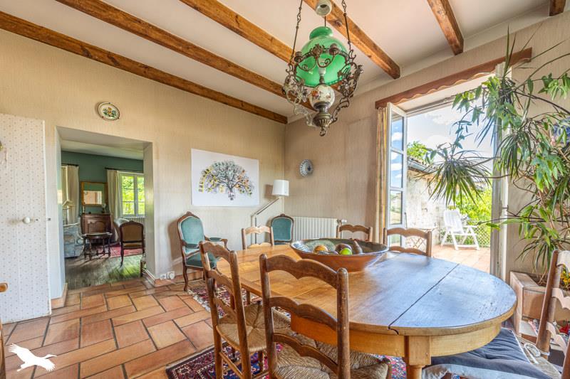Vente Maison Melle - 10 pièces -258 m² - (79500)