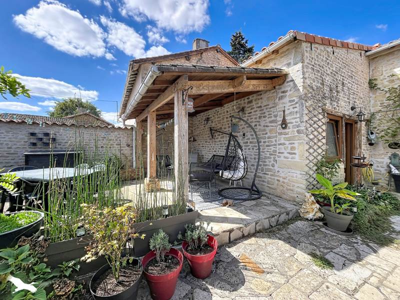 Vente Maison Saint-Coutant - 3 pièces -91 m² - (79120)