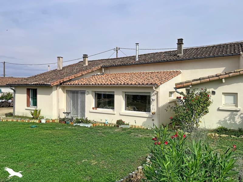 Vente Maison Lusseray - 6 pièces -171 m² - (79170)